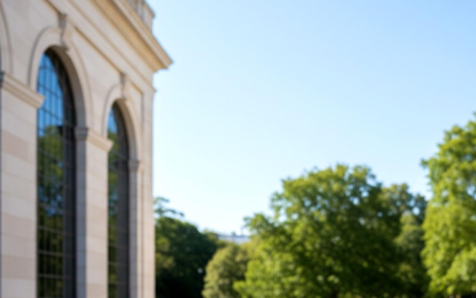 الإليزيه يطمئن بشأن عين ماكرون المحتقنة: "نزيف بسيط" في وعاء دموي لا يدعو للقلق