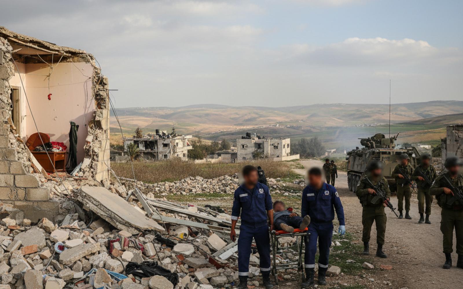 الاحتلال يصعد عدوانه بالضفة: اقتحامات واعتقالات وتخريب منازل ومواجهات عنيفة