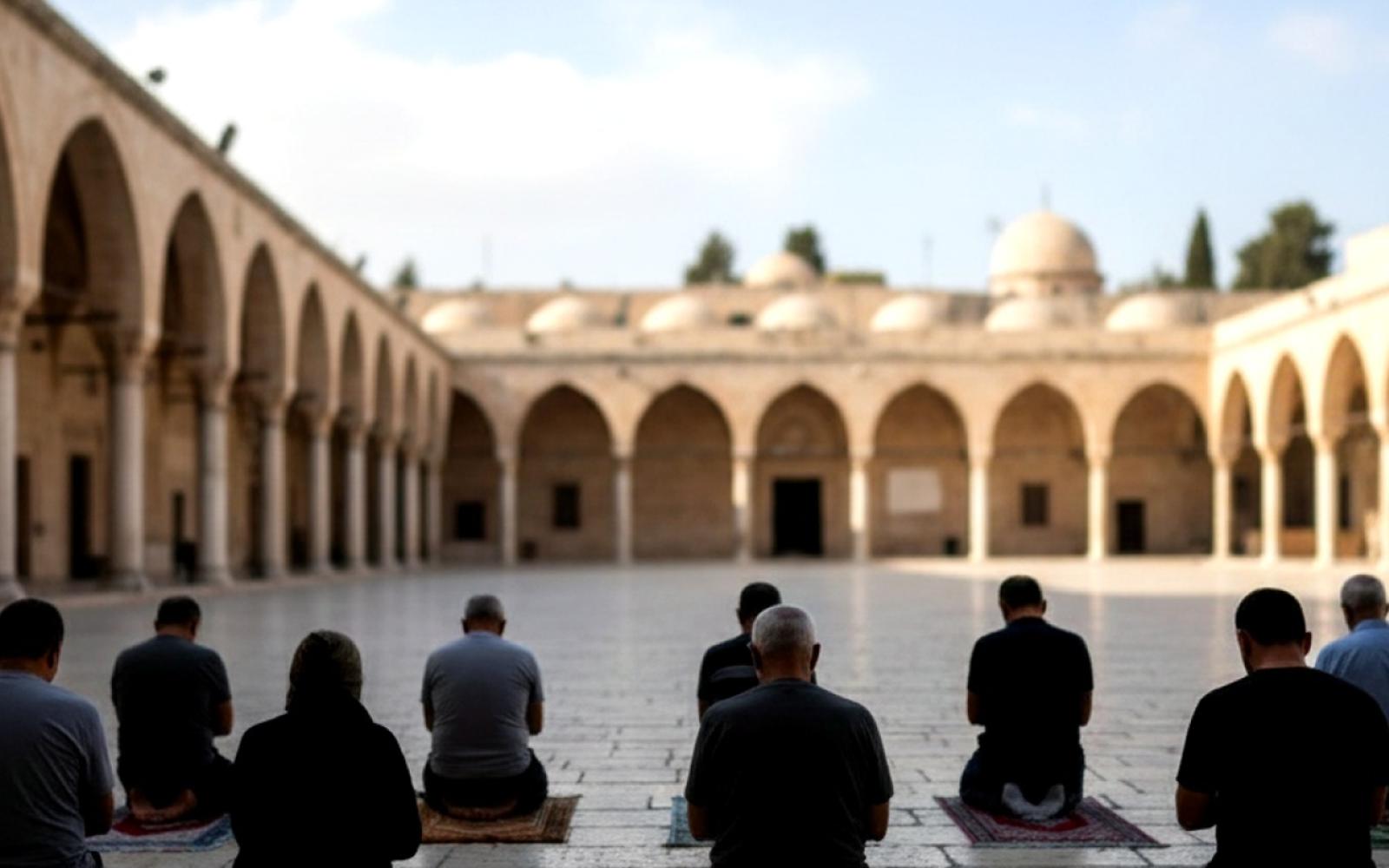 70 ألف مصلٍ في الأقصى رغم حصار الاحتلال.. و"عكرمة صبري" يؤكد الرباط العقدي