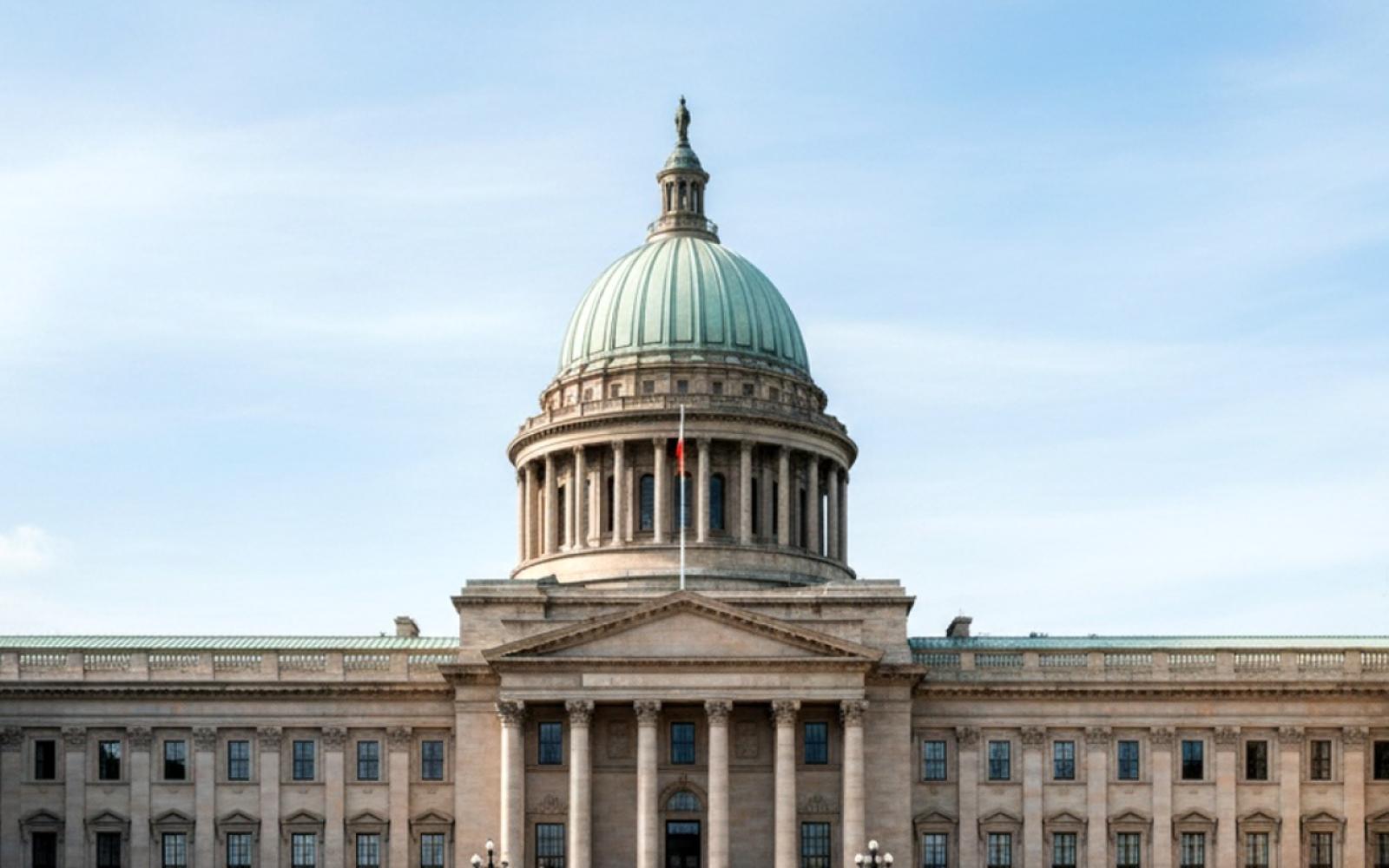 عضو كنيست يميني متطرف يقتحم تجمعاً بدوياً فلسطينياً شمال أريحا ويهاجم نشطاء سلام أجانب