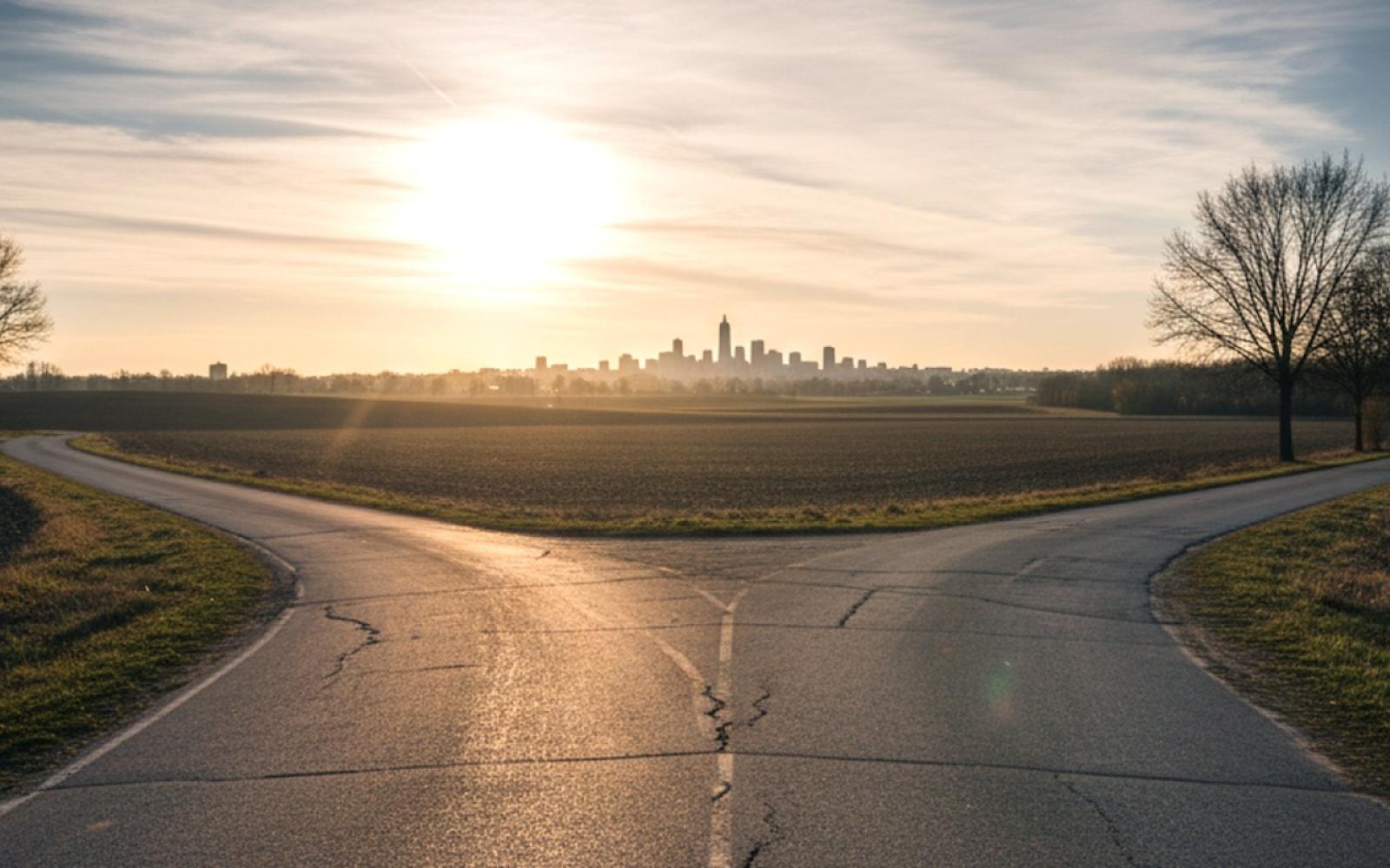 أوكرانيا أمام مفترق طرق: زيلينسكي يميل للتسوية ويكشف عن خيارات النزاع