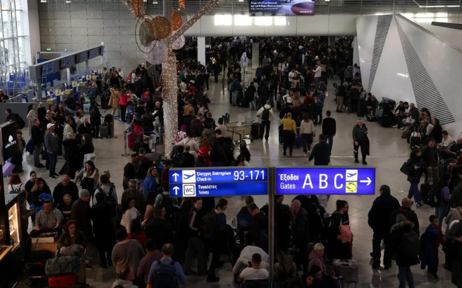 شلل جوي يضرب اليونان: آلاف المسافرين عالقون بعد تعطل الاتصالات اللاسلكية