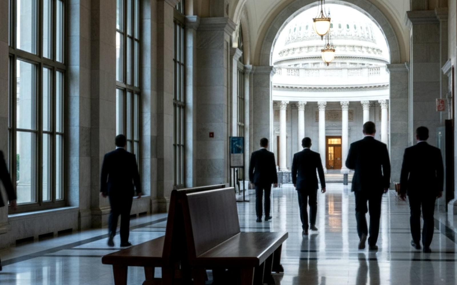 سيناتور أمريكي بارز يصف تحركات ترامب بفنزويلا بـ "غير القانونية والإمبريالية الفاضحة"