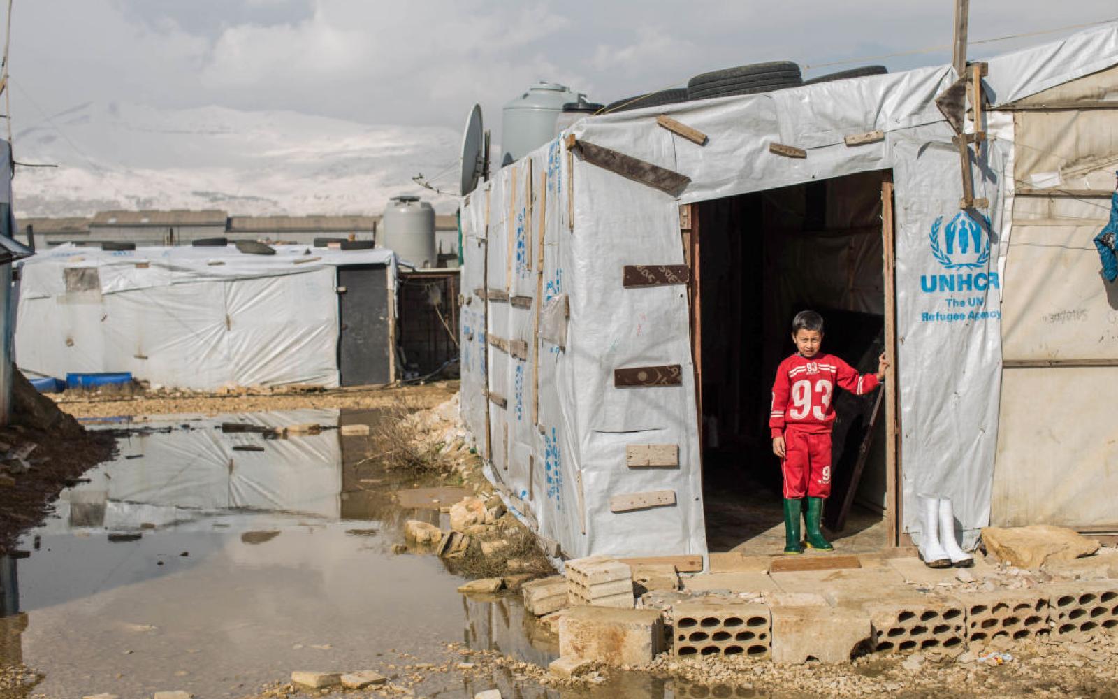 الجيش اللبناني يشن مداهمات واسعة لمخيم للاجئين السوريين في الهرمل ضمن حملة أمنية مستمرة