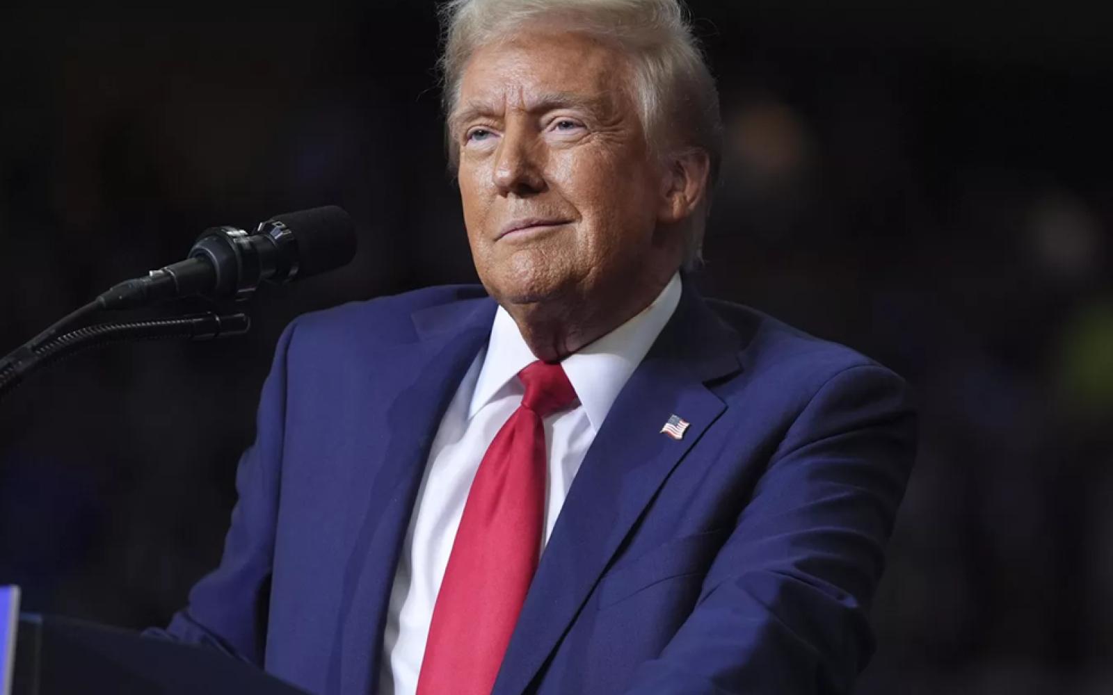 ترامب يحتفل بتحليق الأسواق الأمريكية ويدعو للدعم القضائي لسياساته الجمركية المثيرة للجدل