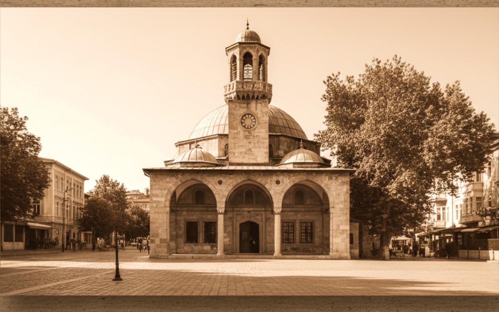 نقل سور الأزبكية التاريخي بمصر يثير جدلاً بين التطوير وفقدان الروح الثقافية الأصيلة