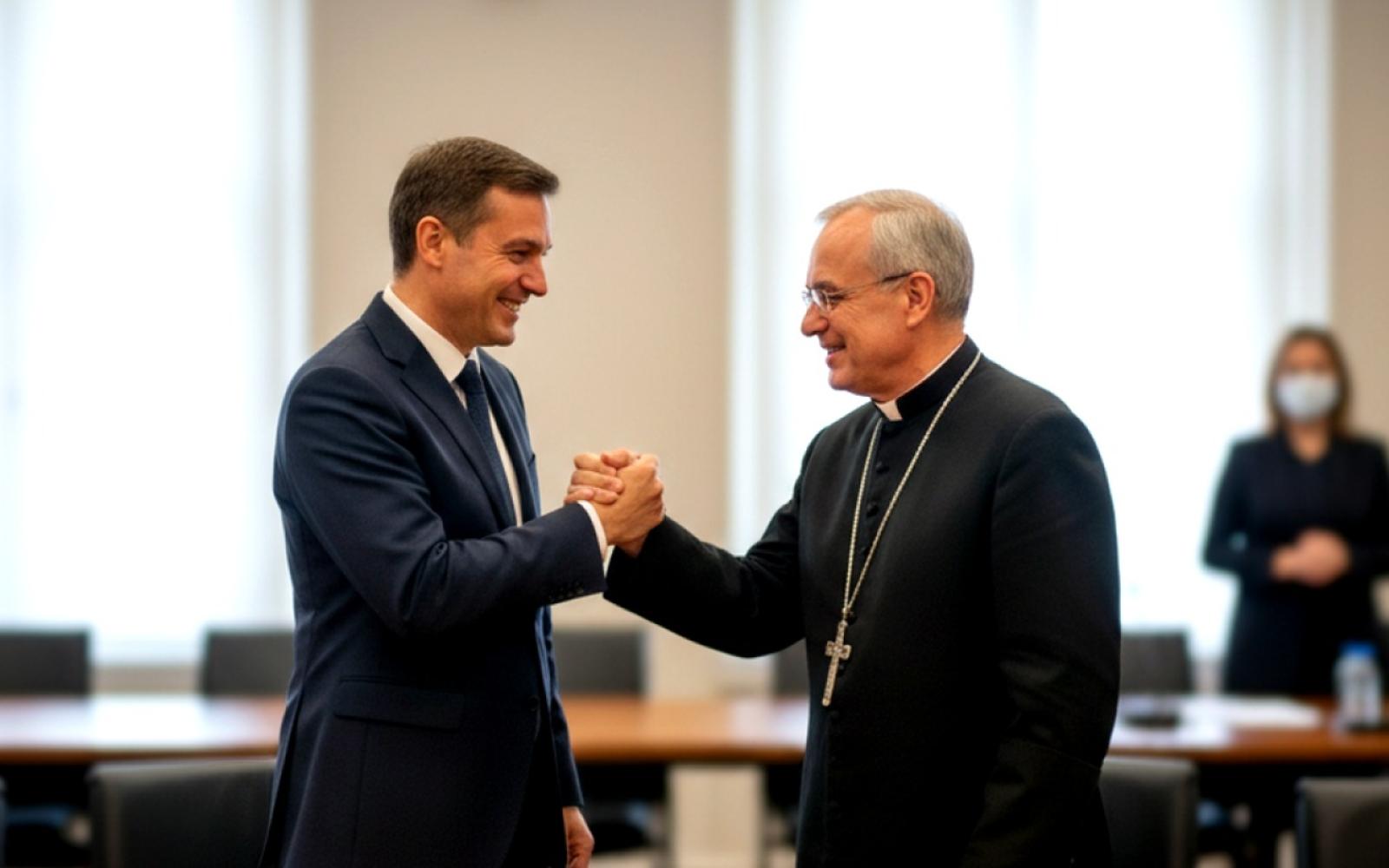 بوتين وكيريل يهنئان الأرثوذكس بعيد الميلاد ويشيدان بدور الكنيسة في توحيد المجتمع