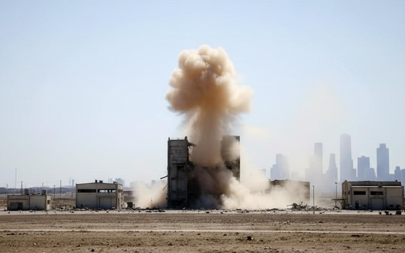 قصف إسرائيلي مكثف ونسف لمبان سكنية يطال مناطق واسعة شمال وجنوب غزة