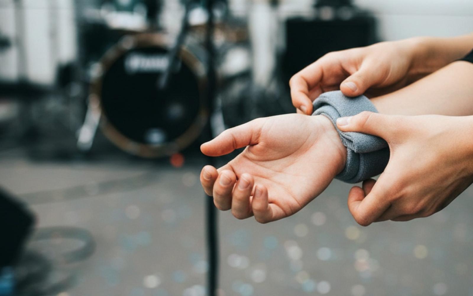 القبض على مؤدٍّ للمهرجانات بمصر يجدد الجدل حول التحريض والعنف في الأغاني الشعبية