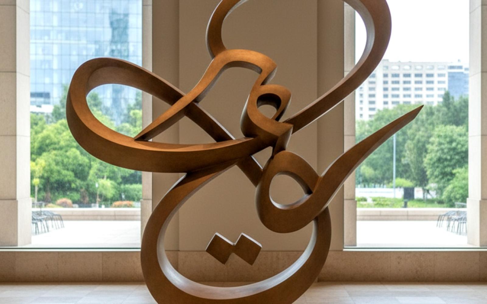 الخط العربي يتجدد في جدة: معرض "دار القلم" يقدم رؤى فنية معاصرة