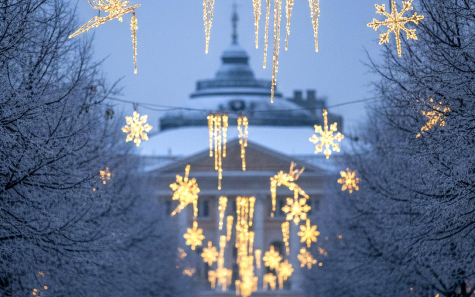 زينة الشتاء في موسكو: جرعة بهجة تخفف التوتر وتعزز الطاقة الإيجابية