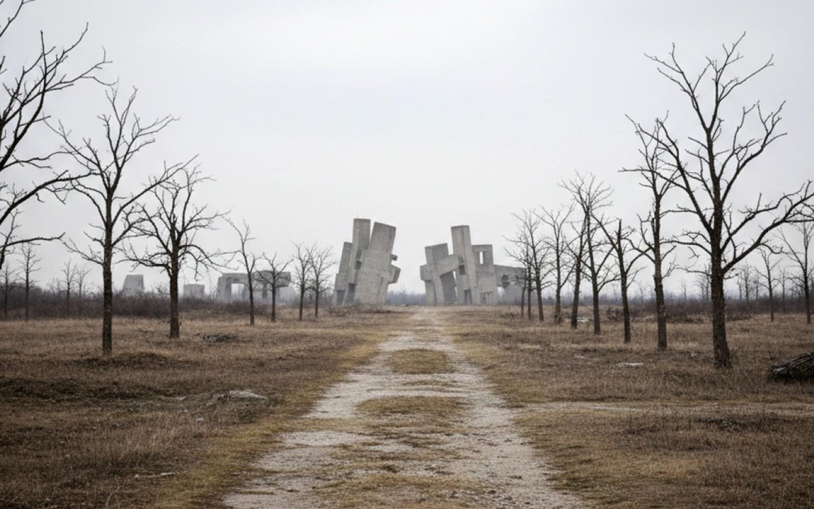 تدهور الروح المعنوية بمختبر "بورتون داون" يهدد الأمن القومي والبحث العلمي البريطاني