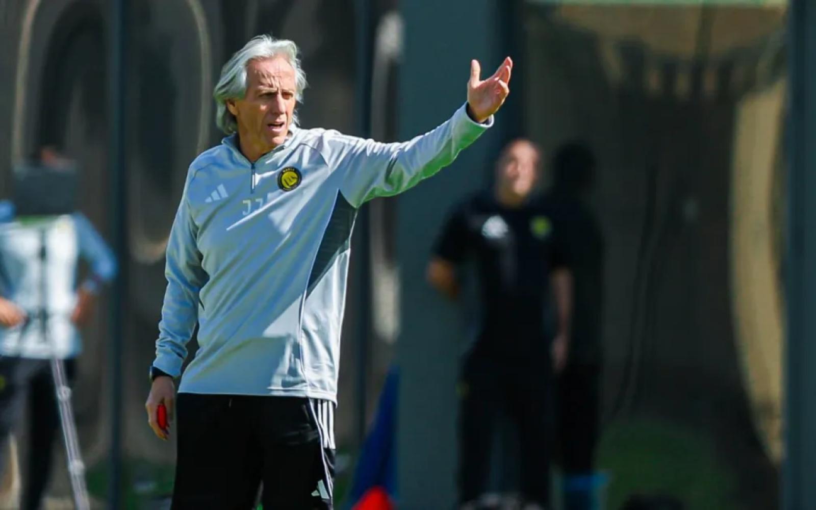 خيسوس يصدم الإعلاميين بتصريح "لا أموال" بشأن الحمدان قبل مواجهة النصر والقادسية