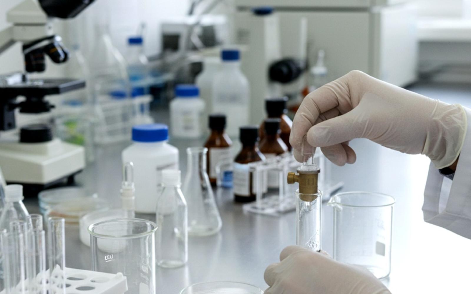 صحة غزة: نقص المستهلكات المخبرية يوقف فحوصات حيوية ويهدد حياة الآلاف