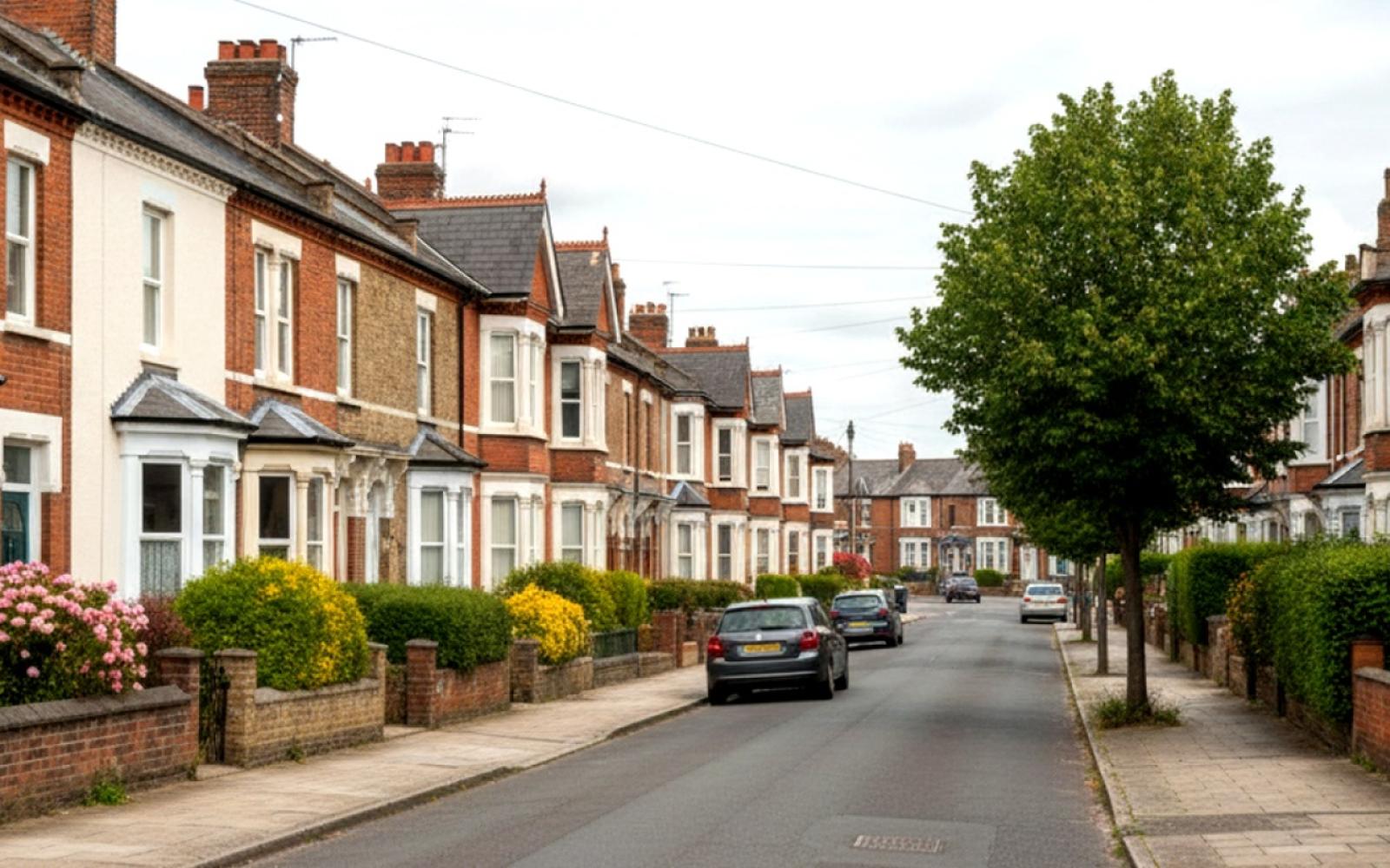 أسعار المنازل البريطانية تسجل أبطأ نمو سنوي منذ مارس 2024 وسط حالة عدم اليقين