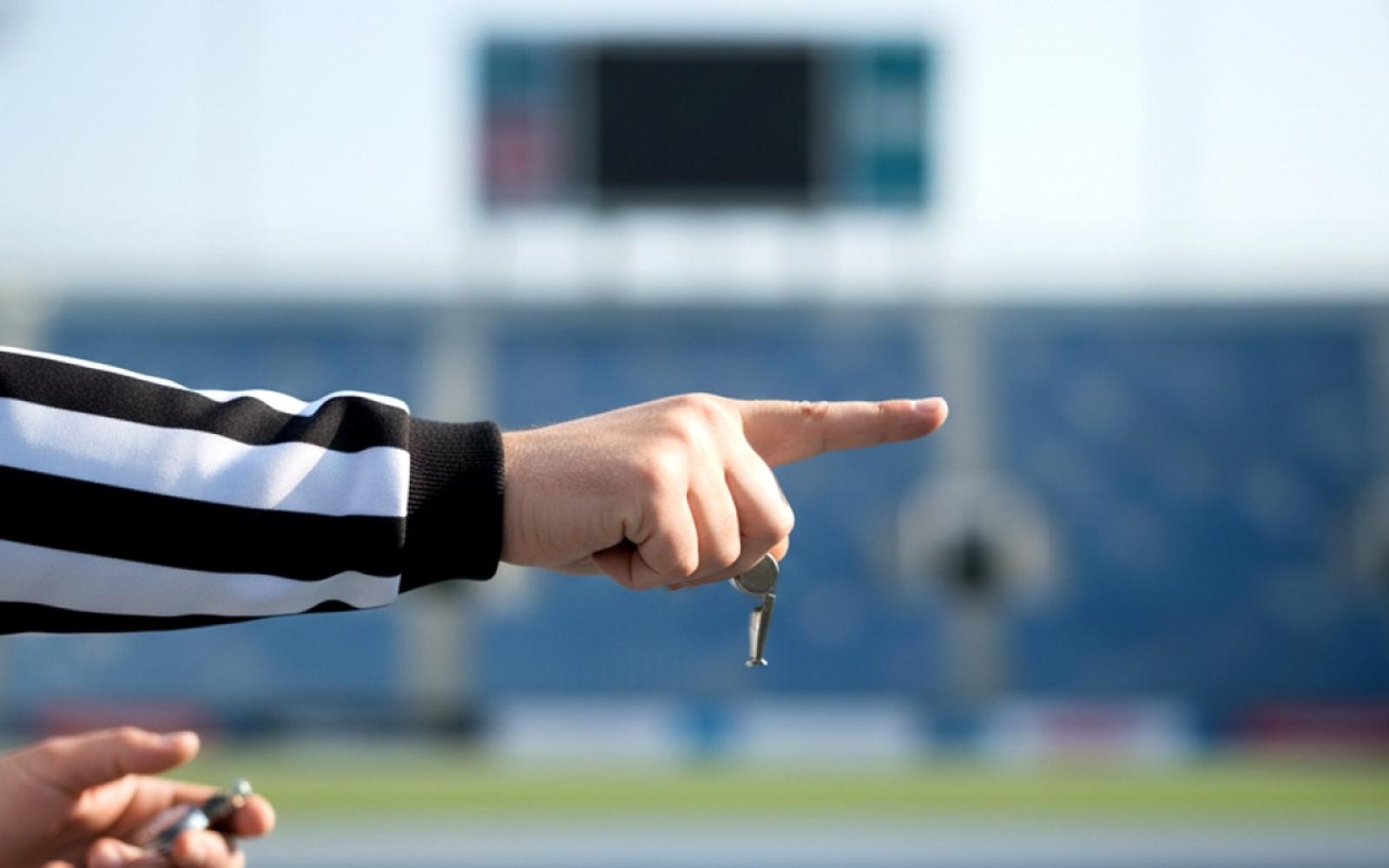 جدل تحكيمي يضرب السوبر الإسباني: قاعدة الثواني الثماني تُتجاهل في مباراة برشلونة وبلباو