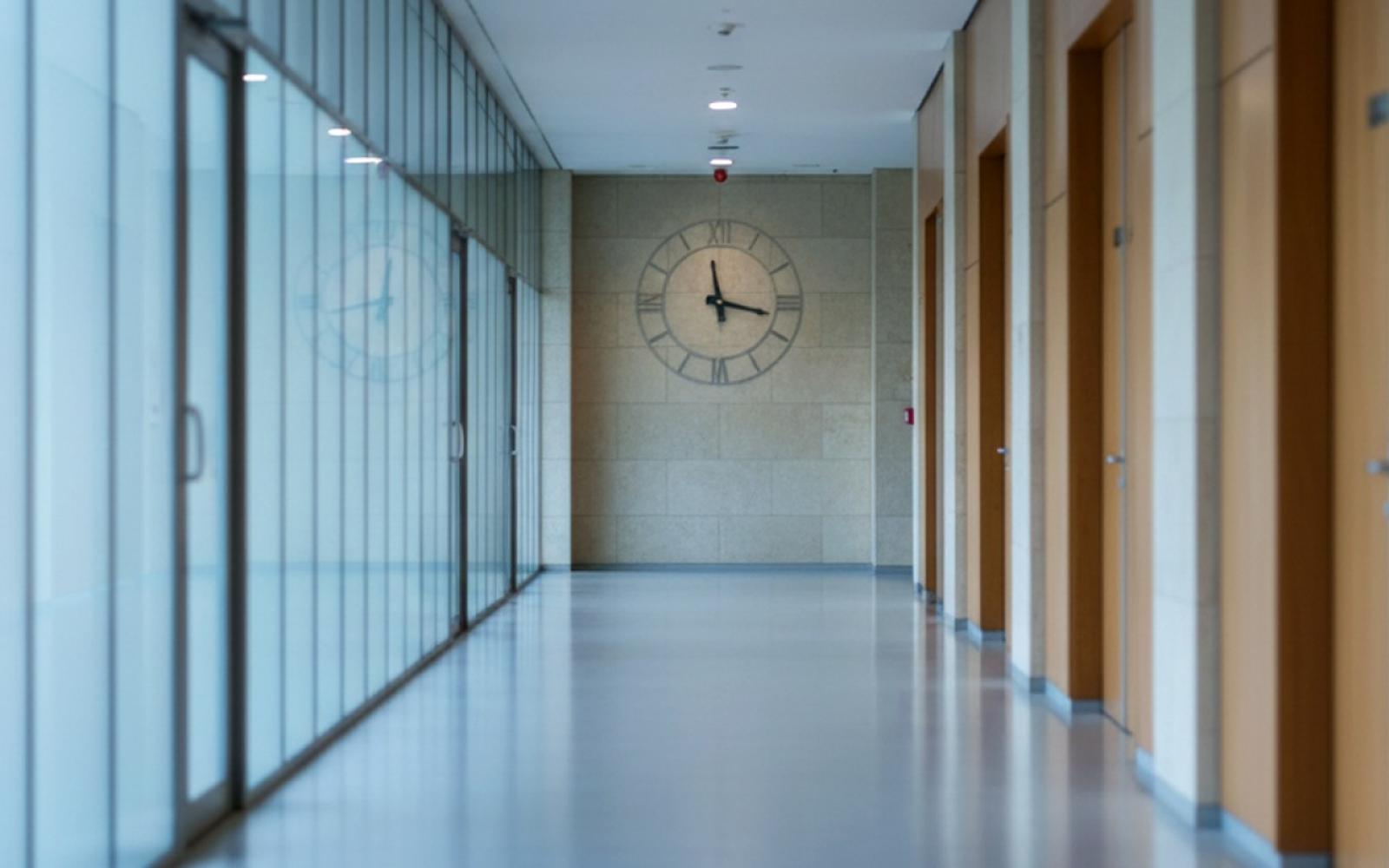 روسيا تنهي "فترة التهدئة" وتفعل التجوال الدولي للسياح الأجانب فورياً