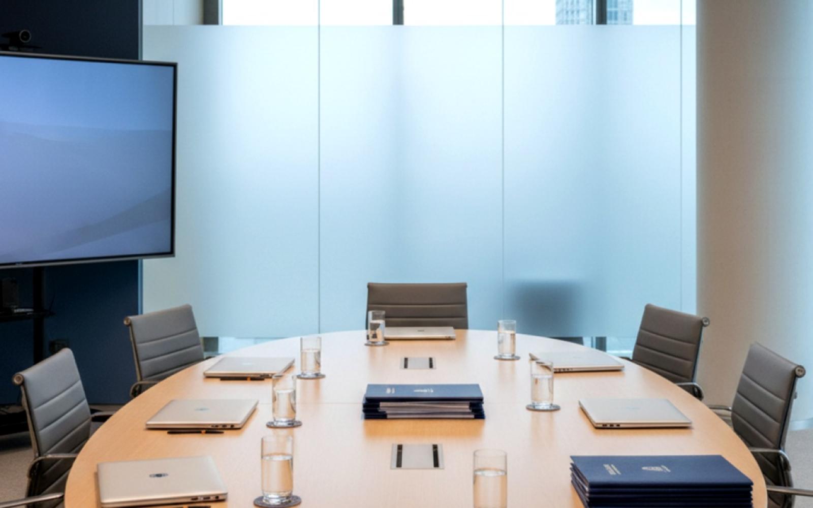 وزير الرياضة السعودي يحفز «الأخضر الشاب» قبل مواجهة الأردن الحاسمة بكأس آسيا