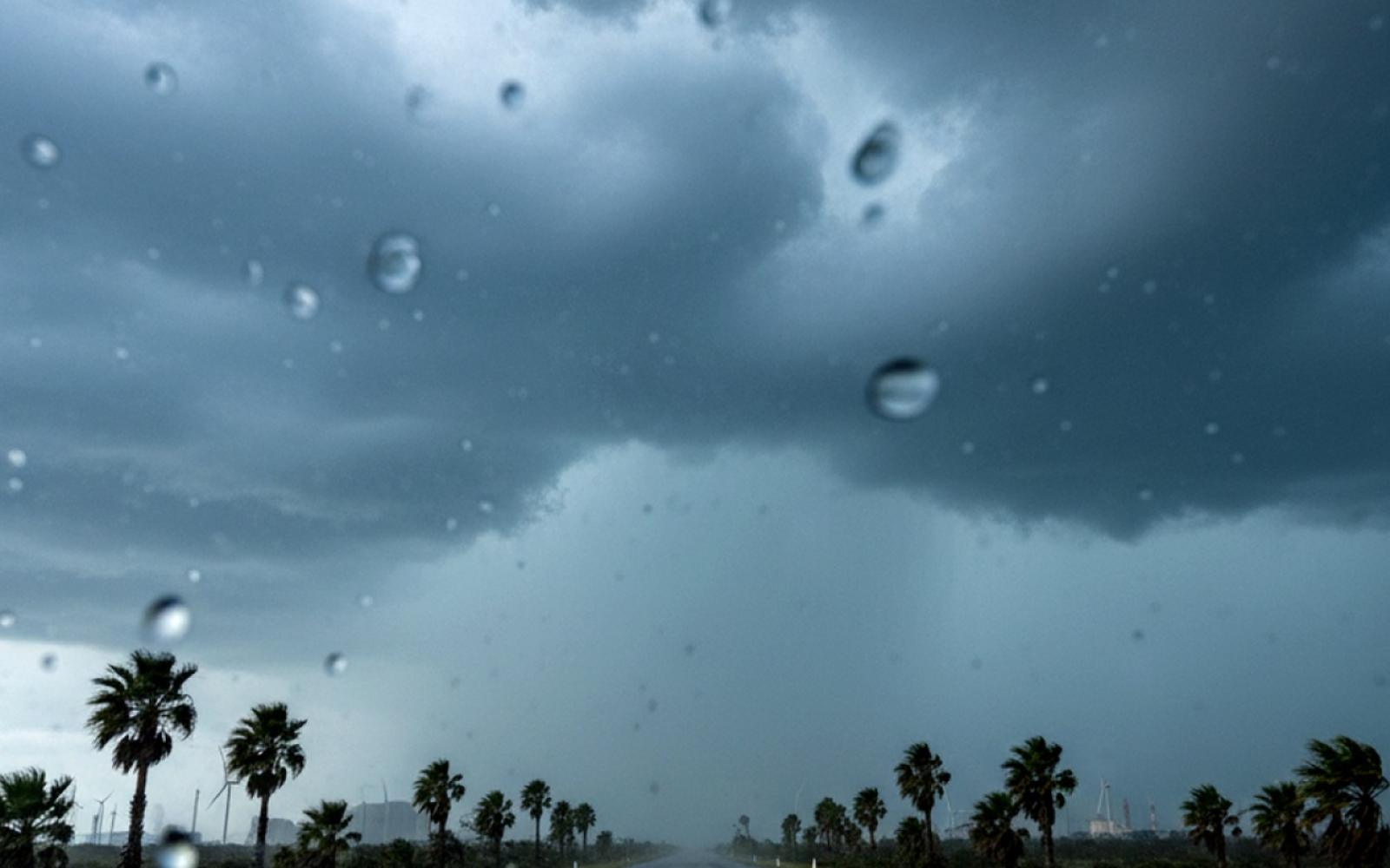 عاصفة قوية تجبر فرنسا على إغلاق مفاعل نووي حديث بعد شهر من بلوغه طاقته القصوى