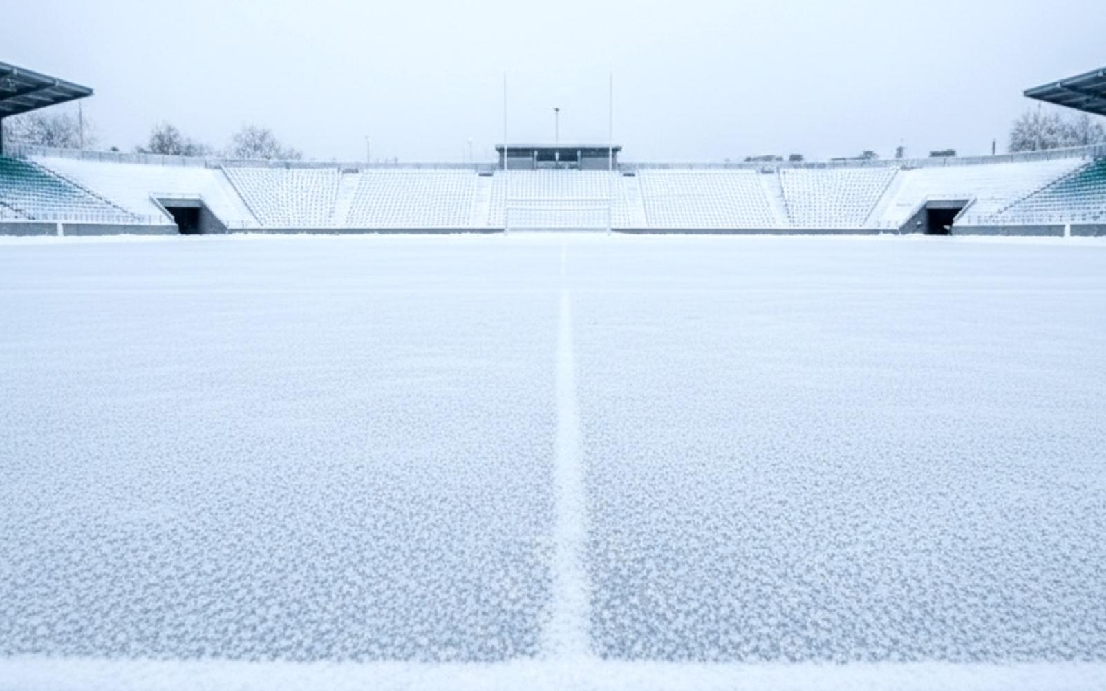 الثلوج تجمد الملاعب الأوروبية: تأجيل مباريات كروية بألمانيا وإنجلترا لسلامة المشاركين
