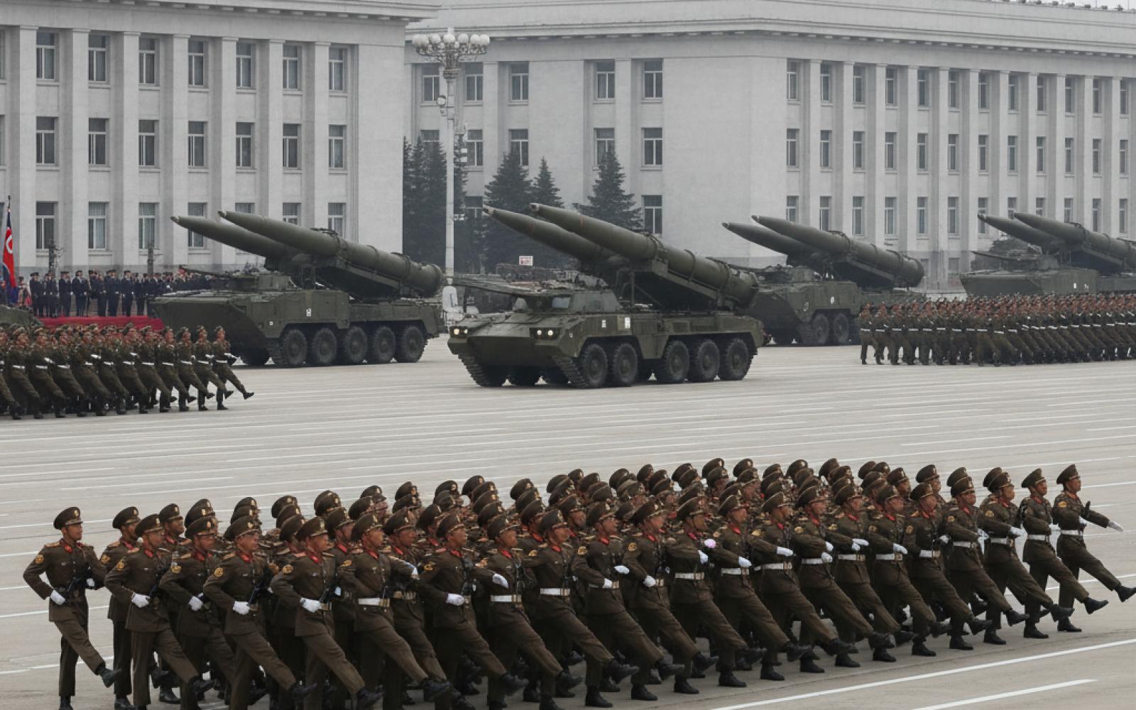 كيم جونغ أون يؤكد على تعزيز القدرات الدفاعية والاكتفاء الذاتي الاقتصادي لكوريا الشمالية