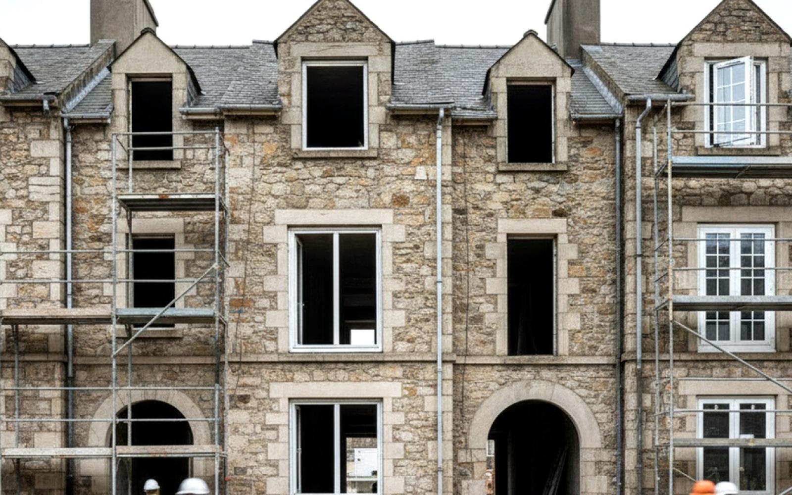 الاحتلال يحوّل منازل فلسطينية بجنين إلى ثكنات عسكرية ويهجر عائلات قسراً بظروف قاسية