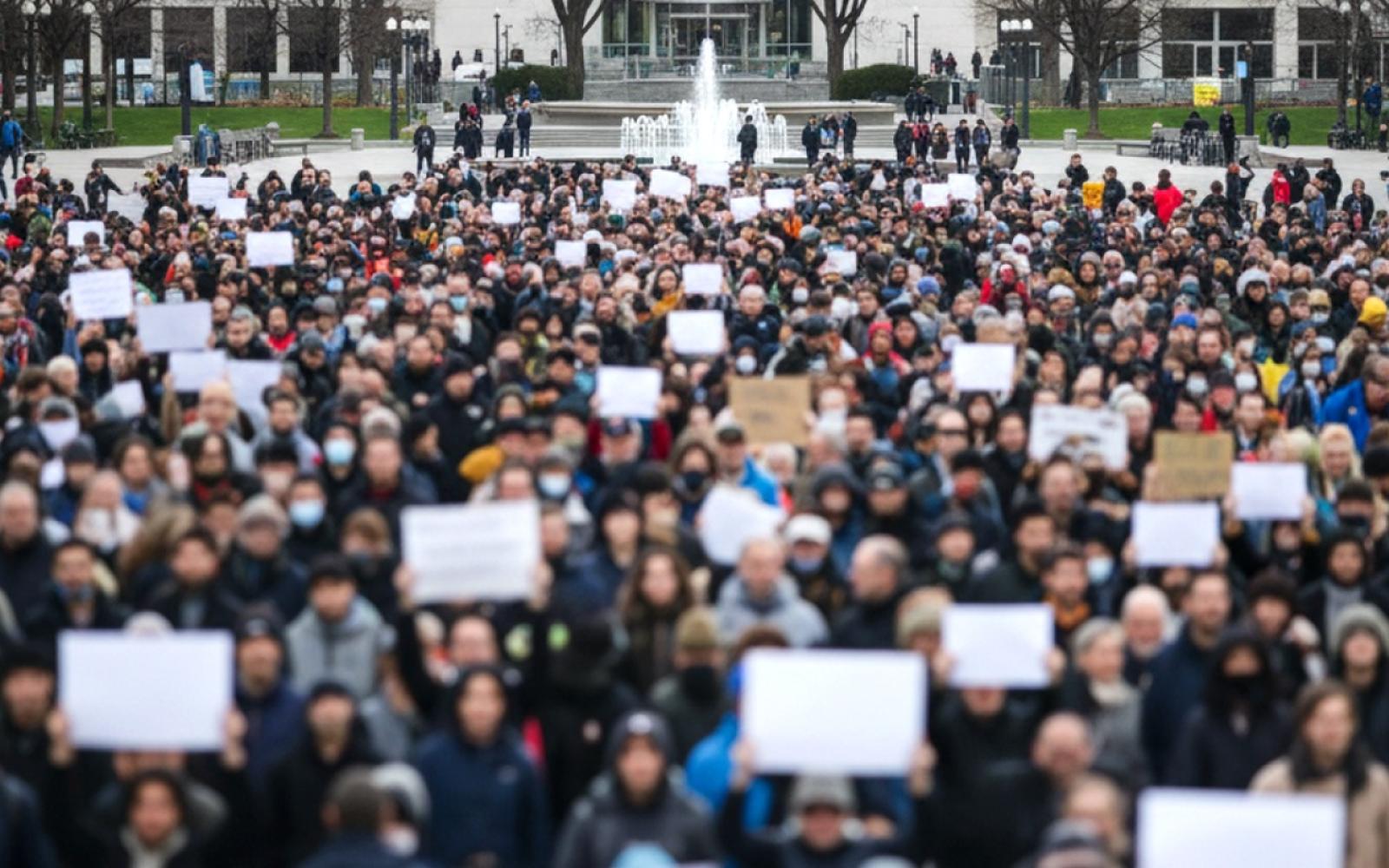 دعوات حاشدة لاحتجاجات أمريكية بعد مقتل ناشطة برصاص الأمن الفيدرالي في مينيابوليس