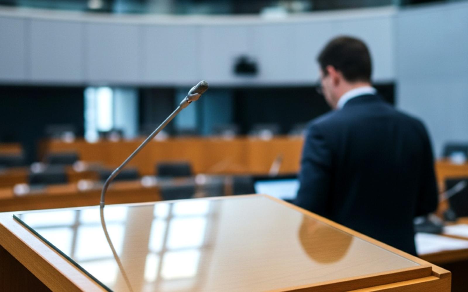 رئيسة وزراء اليابان تدرس خيار الانتخابات المبكرة لاستثمار شعبيتها المتزايدة وموقفها من الصين