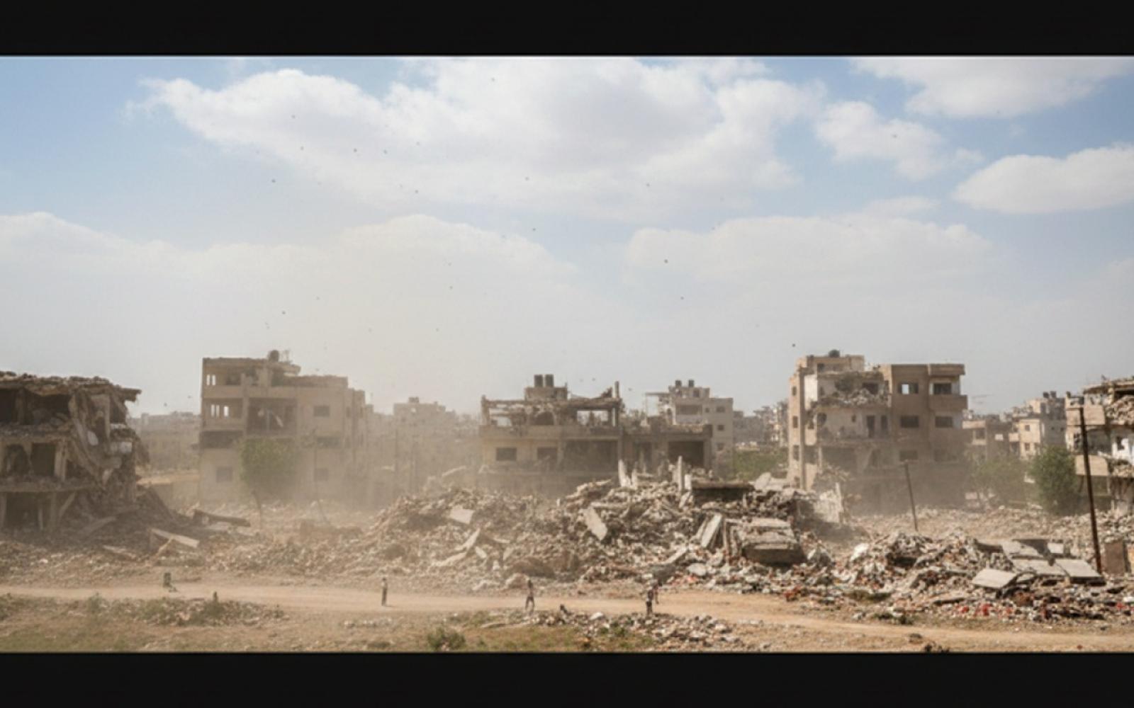 الاحتلال ينسف أحياء سكنية بغزة ويفجر عربات مفخخة في خرق متواصل للهدنة