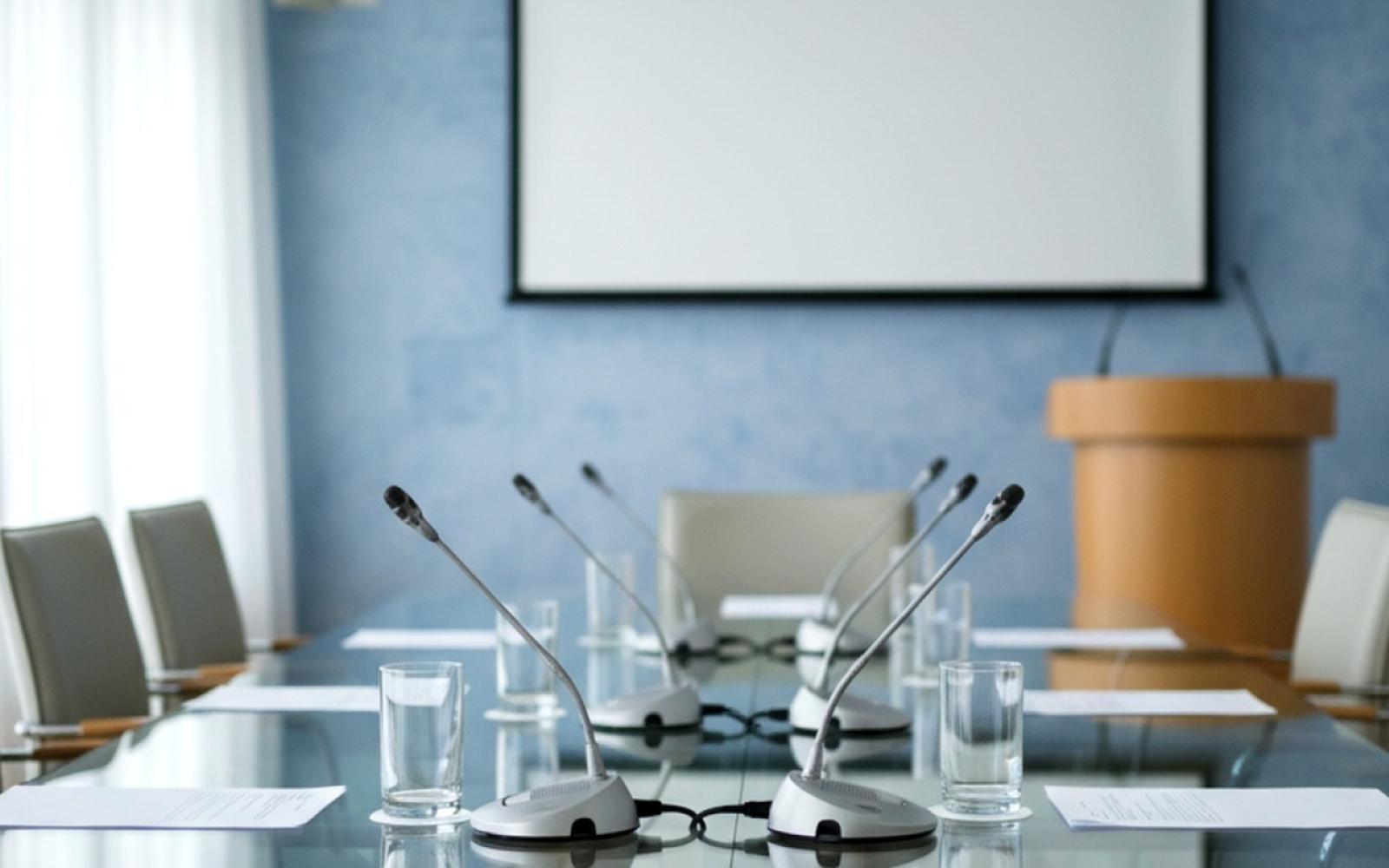 إعلان ترامب تحديد فوائد بطاقات الائتمان بـ10% يثير جدلاً واسعاً في أميركا