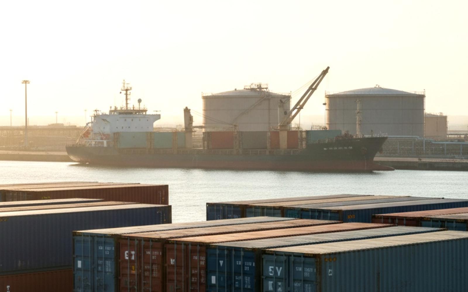 مخاوف الإمدادات الإيرانية تدفع أسعار النفط للارتفاع وسط تصاعد الاحتجاجات