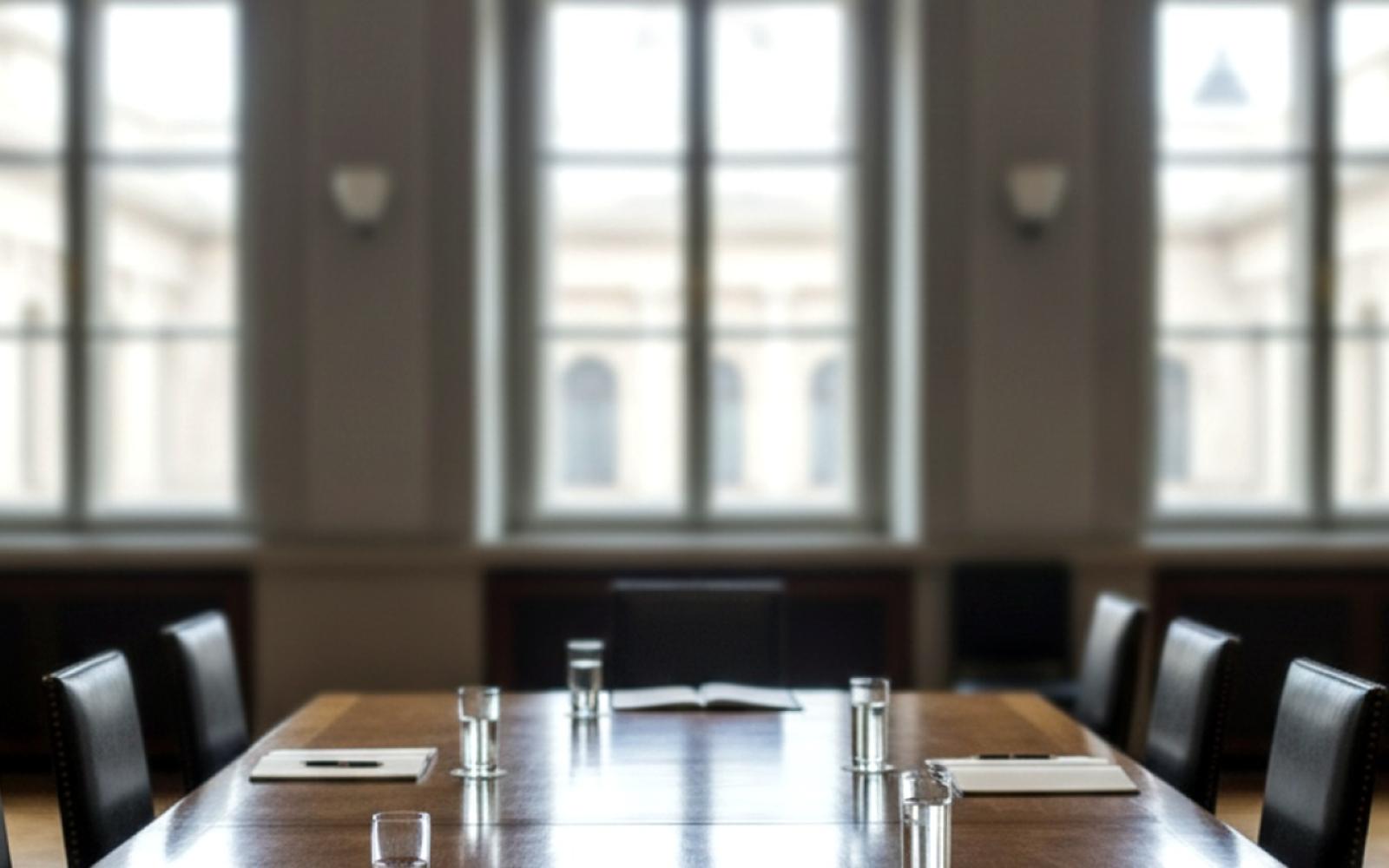 وزير خارجية أوكرانيا السابق يصف رئيس مكتب زيلينسكي المستقيل بـ'الانتهازي'