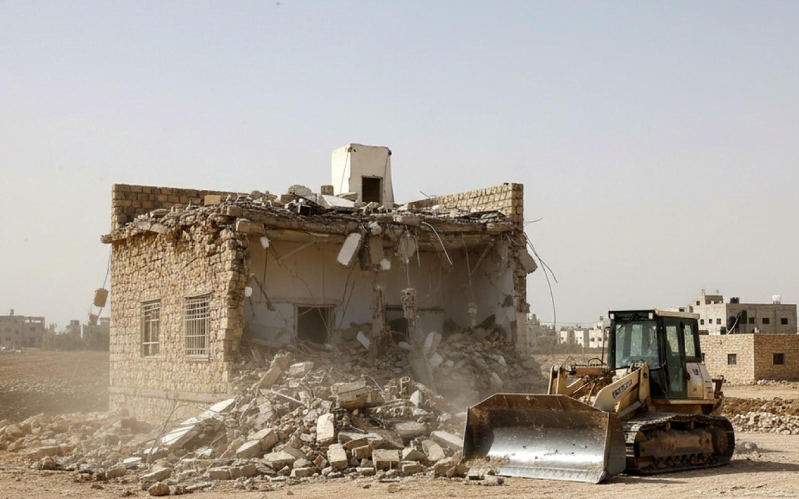 الاحتلال يهدم منزلاً وبئراً زراعياً في شقبا وبيت أمر ضمن استهداف مصادر الرزق