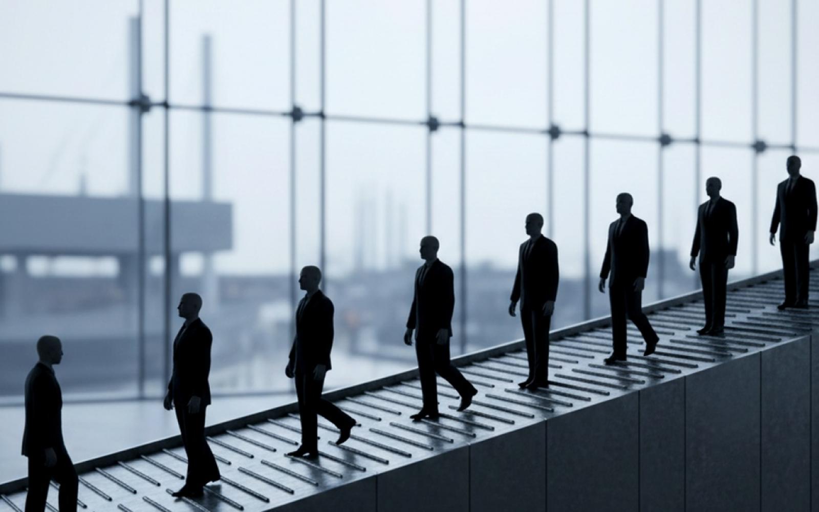 ترامب يصعد الضغط على إيران: رسوم جمركية على شركائها وبحث خيارات عسكرية