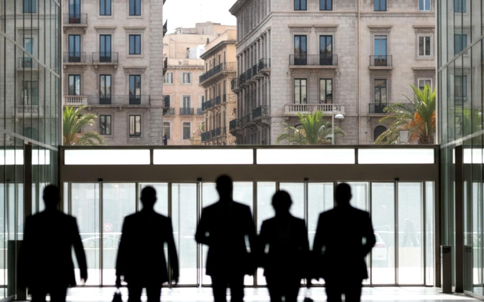 لودريان يصل بيروت لدعم الجيش اللبناني وجهود منع توسع الصراع الإقليمي