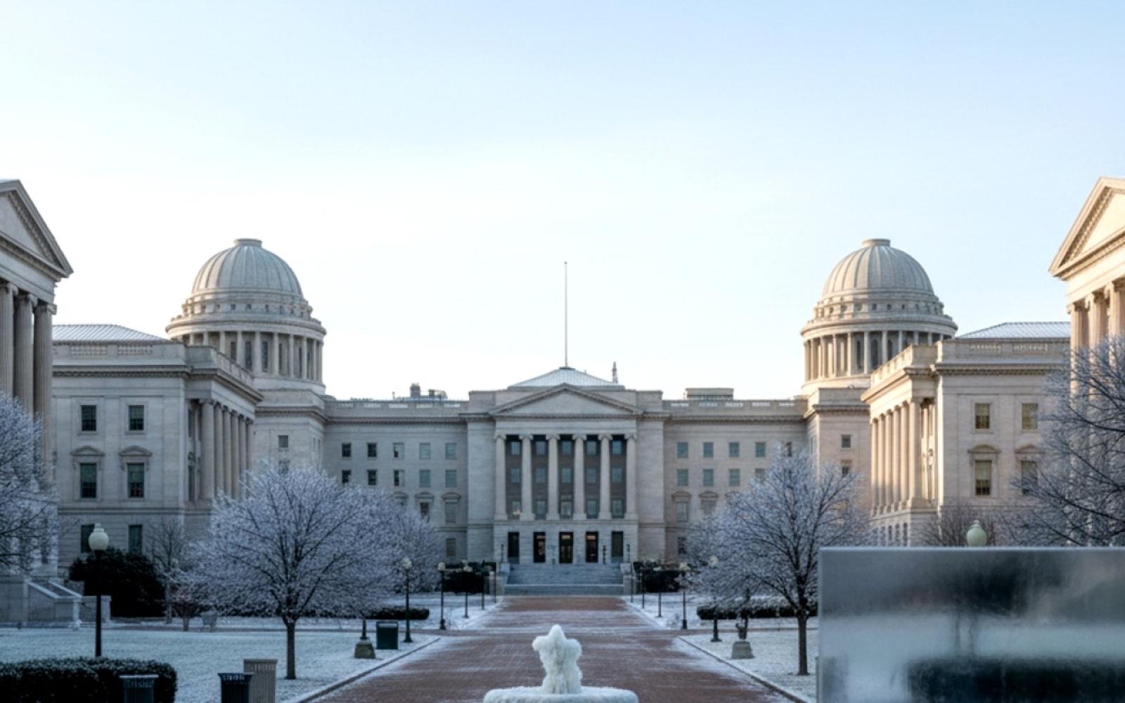 واشنطن تجمد إجراءات منح التأشيرات لـ75 دولة بينها مصر والعراق والصومال