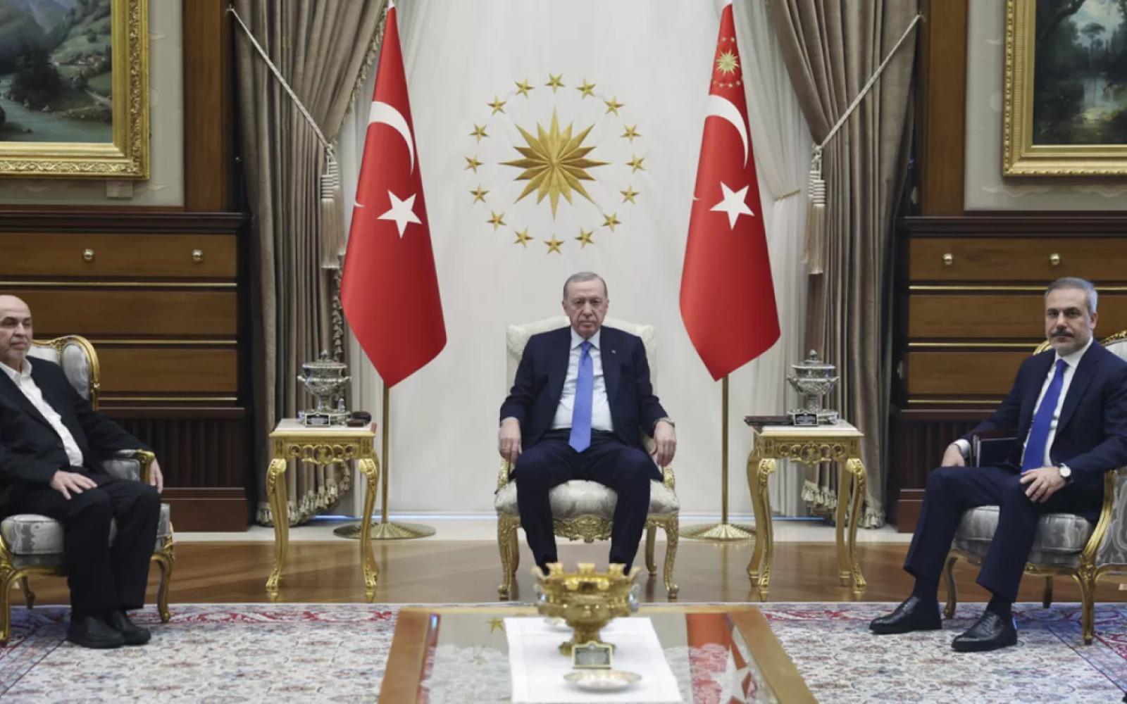 أردوغان يبحث مع وفد قيادي من "حماس" وقف إطلاق النار