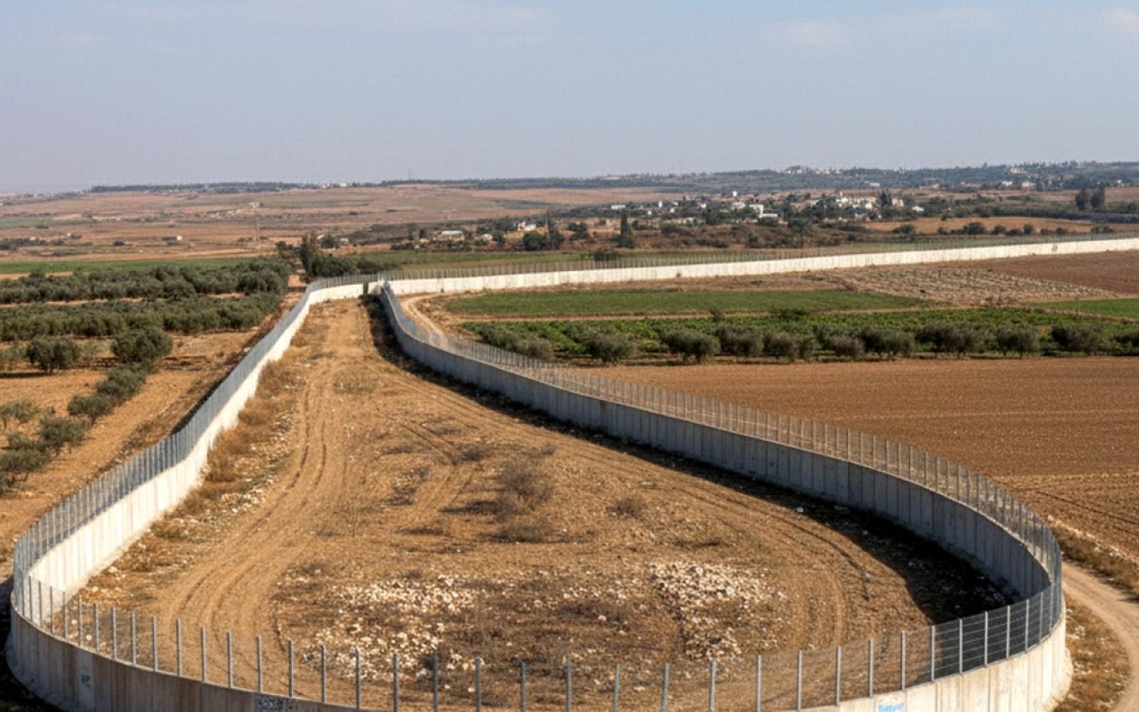 الاحتلال يعزل 80% من أراضي مخماس بالقدس ويكثف اعتداءاته لتهجير السكان