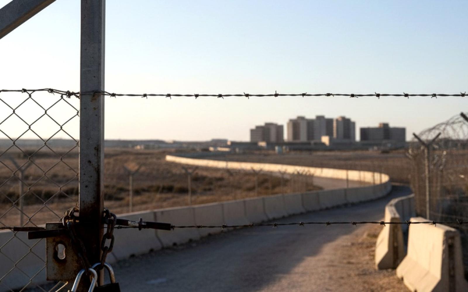 إسرائيل ترفض الانسحاب من "الخط الأصفر" بغزة قبل نزع سلاح حماس: تصعيد مرتقب