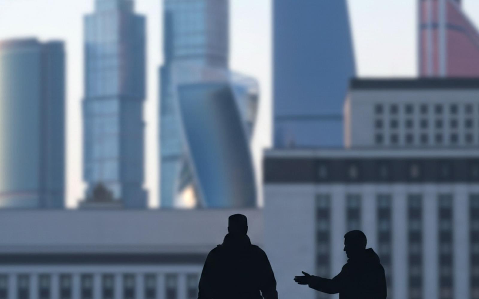 موسكو تطرد ضابطًا بريطانيًا وتجرده من اعتماده في خطوة تزيد التوتر الدبلوماسي