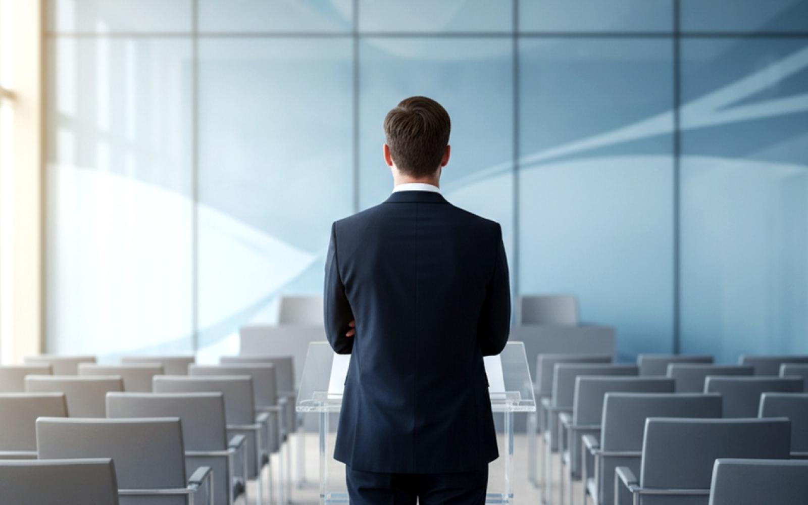 زعيم فرنسي يحث ماكرون على الاهتمام بسيادة بلاده بدلاً من أوكرانيا وغرينلاند