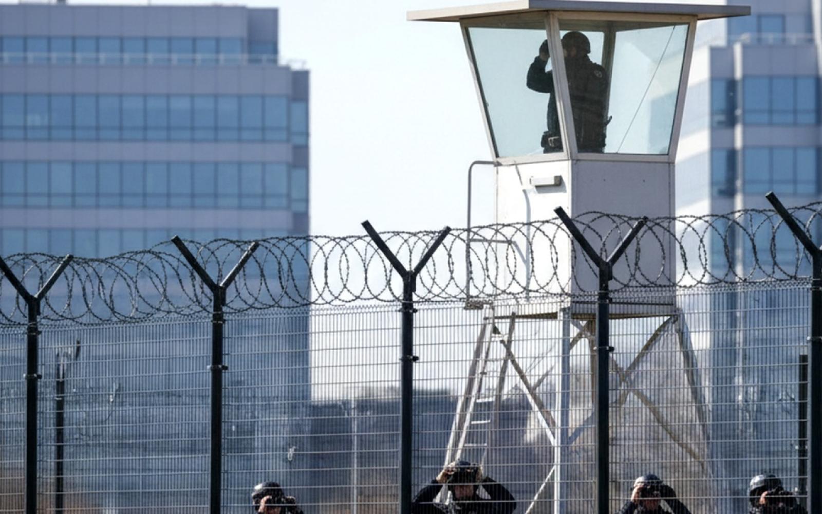 كيم جونغ أون يشدد الحراسة ويعيد هيكلة حراسه الشخصيين بعد حادثة اعتقال مادورو