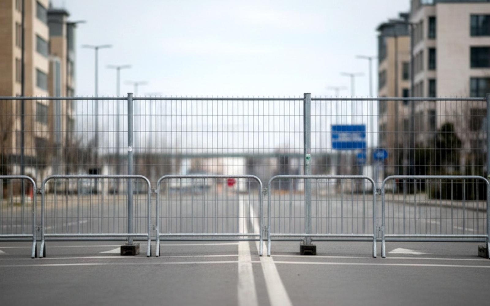 قسد تفرض حصاراً وتغلق معبراً في دير حافر شرقي حلب، وتعزل المدنيين عن ممر إنساني