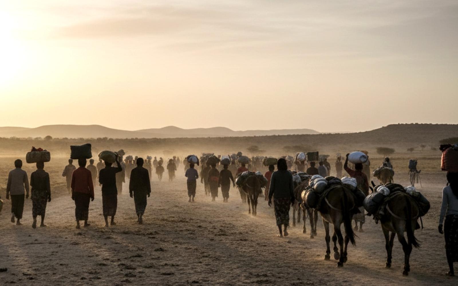 نزوح جماعي من دير حافر بريف حلب الشرقي وسط إغلاق المعابر وتهديدات قسد